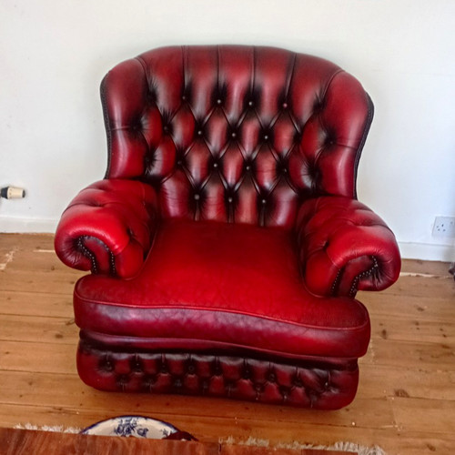 Red leather chesterfield - red,