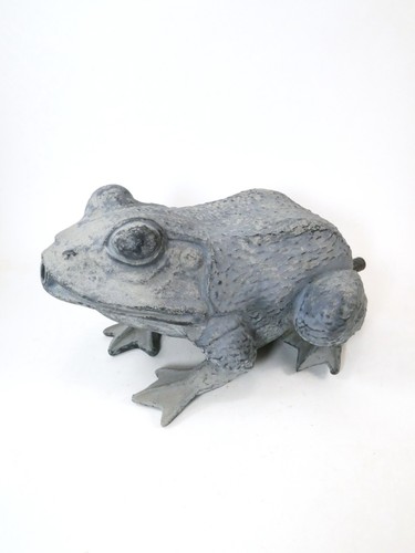 Frog statue pond spitter - frog,