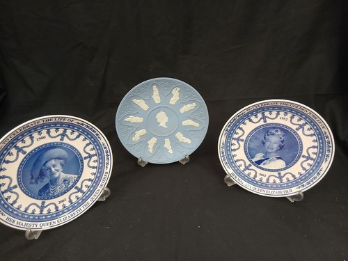 Wedgwood royal display plates - royal,