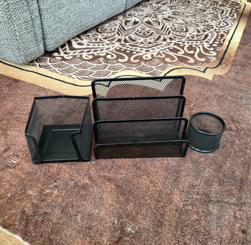 Black metal mesh desktop - metal,