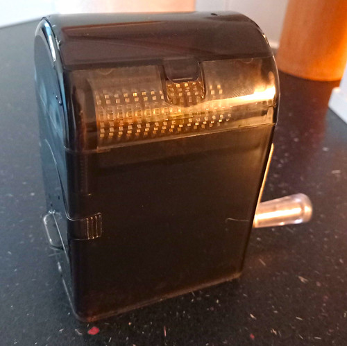 Tobacco hand grinder - tobacco, grinder/shredder