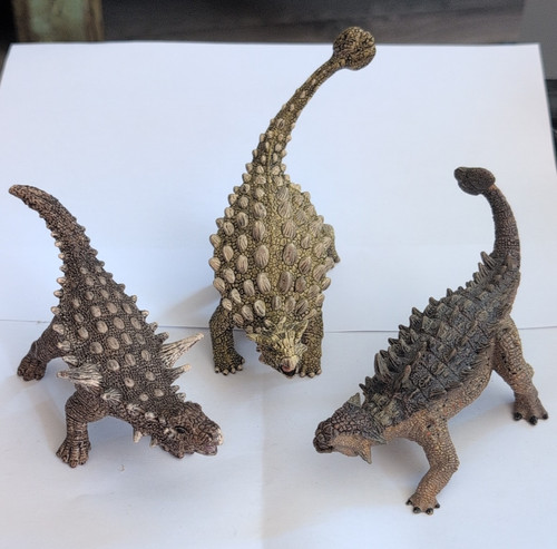 Dinosaur figurines - 3x,