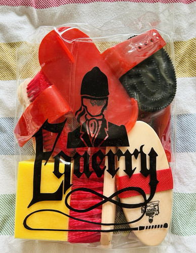 Equerry adult horse grooming - adult,