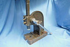 1 Ton Arbor press in used