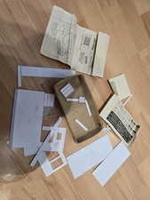 O GAUGE 7MM SCALE  PLASTIC KIT FOR A STATION NEWS BOOKSHOP KIOSK