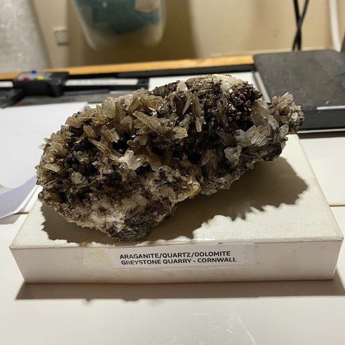 Aragonire quartz dolomite - aragonire/quartz/dolomite,