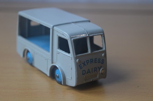 Dinky toys 30v electric dairy - dinky,