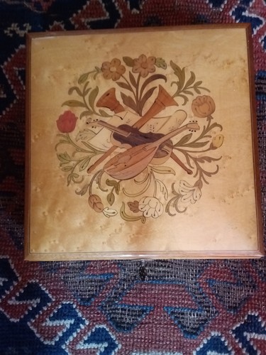 Vintage sorrento music box - music,