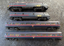 Hornby OO GNER 225 4 Car Set