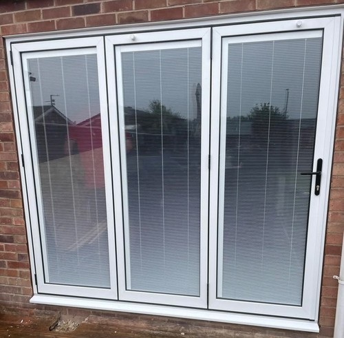 White aluminium fold doors - white, bi-fold