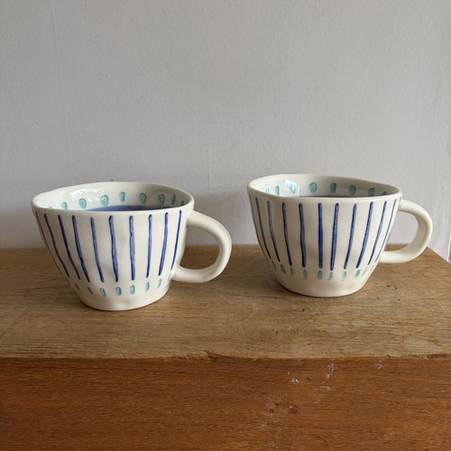The old pottery company mugs - the, x