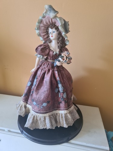 Acedemy lady figurine - figurine, statue