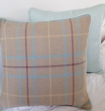 A 16” Laura Ashley Keynes In