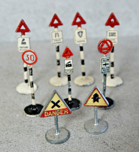 Dinky road signs - , x9