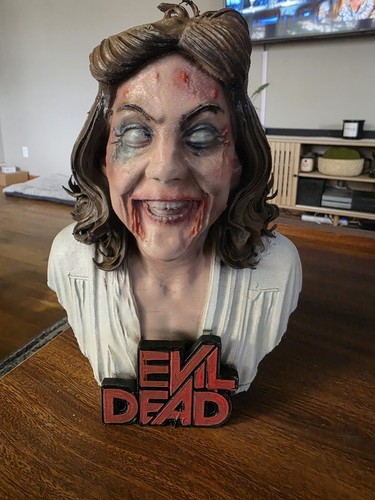 Linda evil dead head - dead,