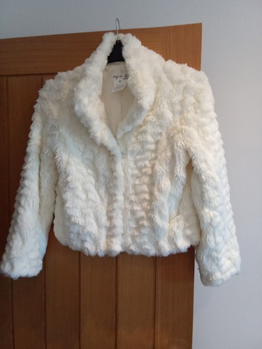 Agnes faux fur cream jacket - b,