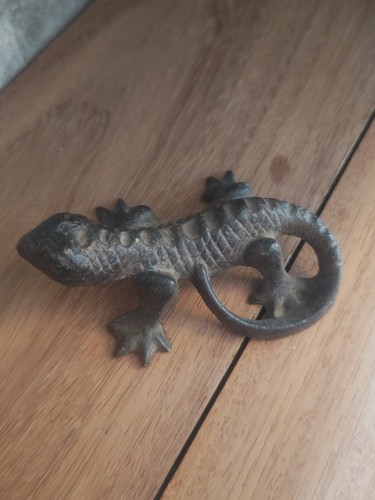 Solid metal gecko lizard - solid,