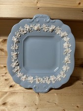 1950s Wedgewood Queensware Embossed square-handledcake plate
