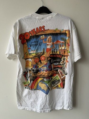Vintage 2003 hooters graphic - hooters,