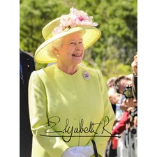 The Queen In Yellow Elizabeth