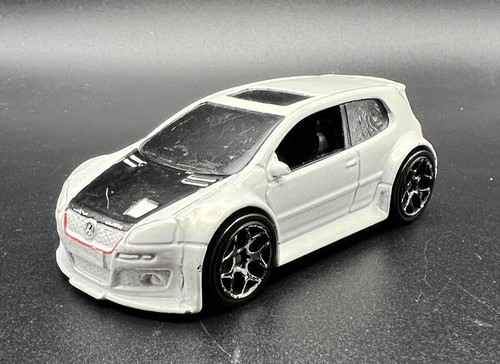 Hot wheels volkswagen golf - hot,