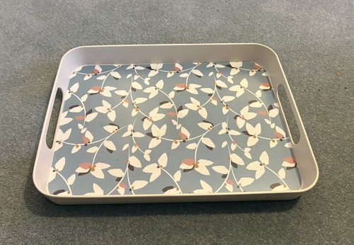 Floral tray with integrated - with,