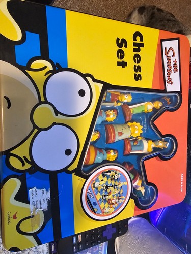 The simpsons chess set - the,