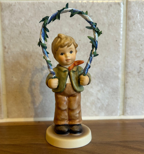 Hummel goebel figurine - goebel,