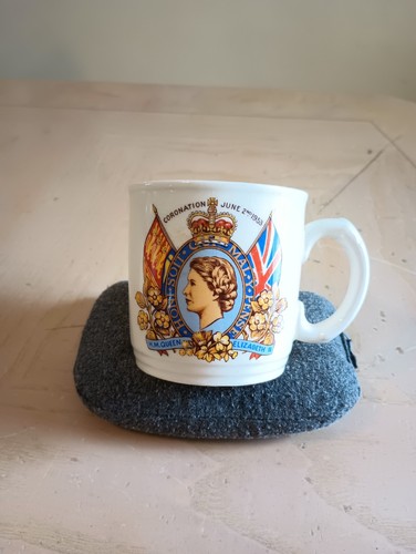Vtg queen elizabeth - vtg, ii