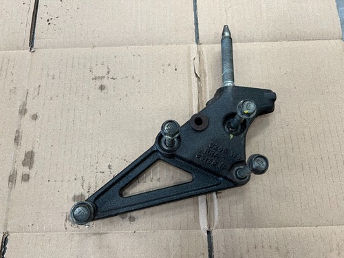 Side engine mount - side, for