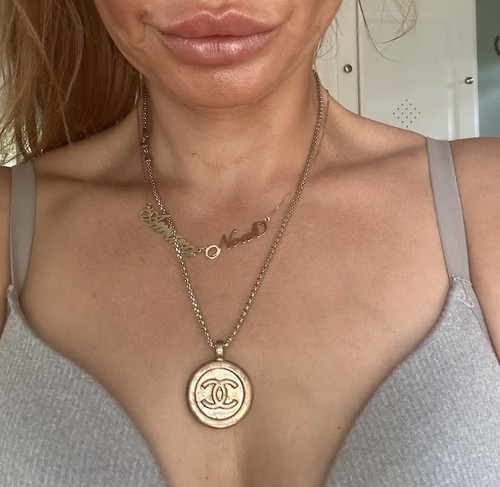 Authentic chanel pendant gold - authentic,