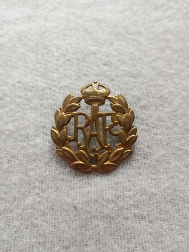 Ww2 british raf cap badge - british,