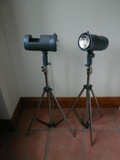 2 off Neewer Vision 4 Studio