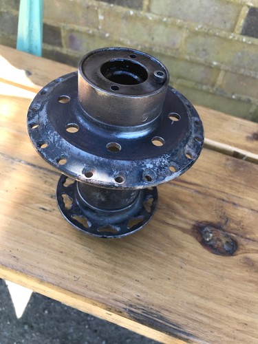 Triumph unit 650 rear hub - triumph, bolt