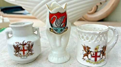 Crested bud vases - x,