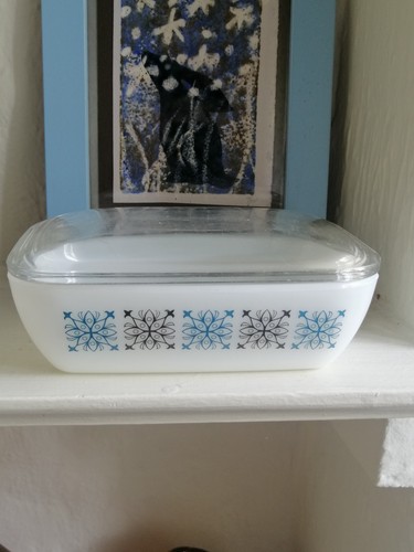 Vintage pyrex lidded - 60's,