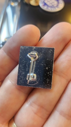 Williams metal pin badge - williams,