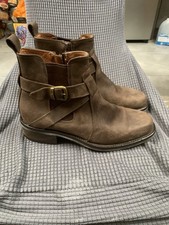Russell & Bromley Brown