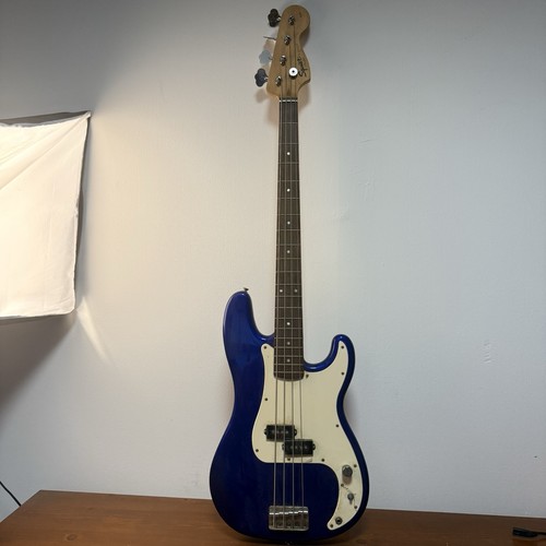 Squier fender precision p - by,