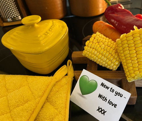 Creuset yellow heart shaped - le,