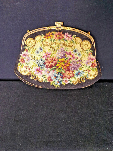 Antique floral petit point - petit,