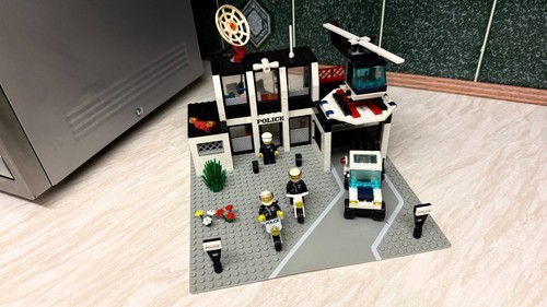 Lego town police command base - police,