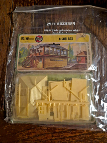 Airfix signal box - oo/ho,