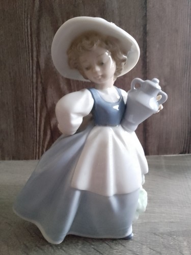 Nao young girl - girl, jug