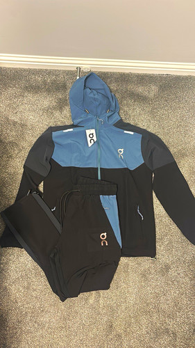 Men tracksuit set - on,