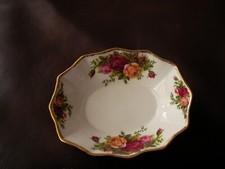 ROYAL ALBERT ENGLISH BONE CHINA OLD COUNTRY ROSES  TRINKET/B0N B0N DISH