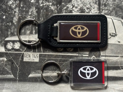 Two toyota keyrings yaris - two,