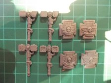 Warhammer 40K - 4 Vanguard Veteran Storm shields and Thunder hammers - 40k bits