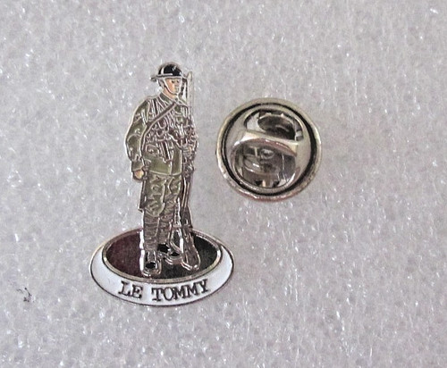Souvenir ww1 soldier pin - soldier, badge