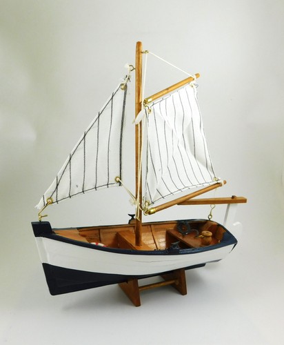 Model sailing boat hand - |,